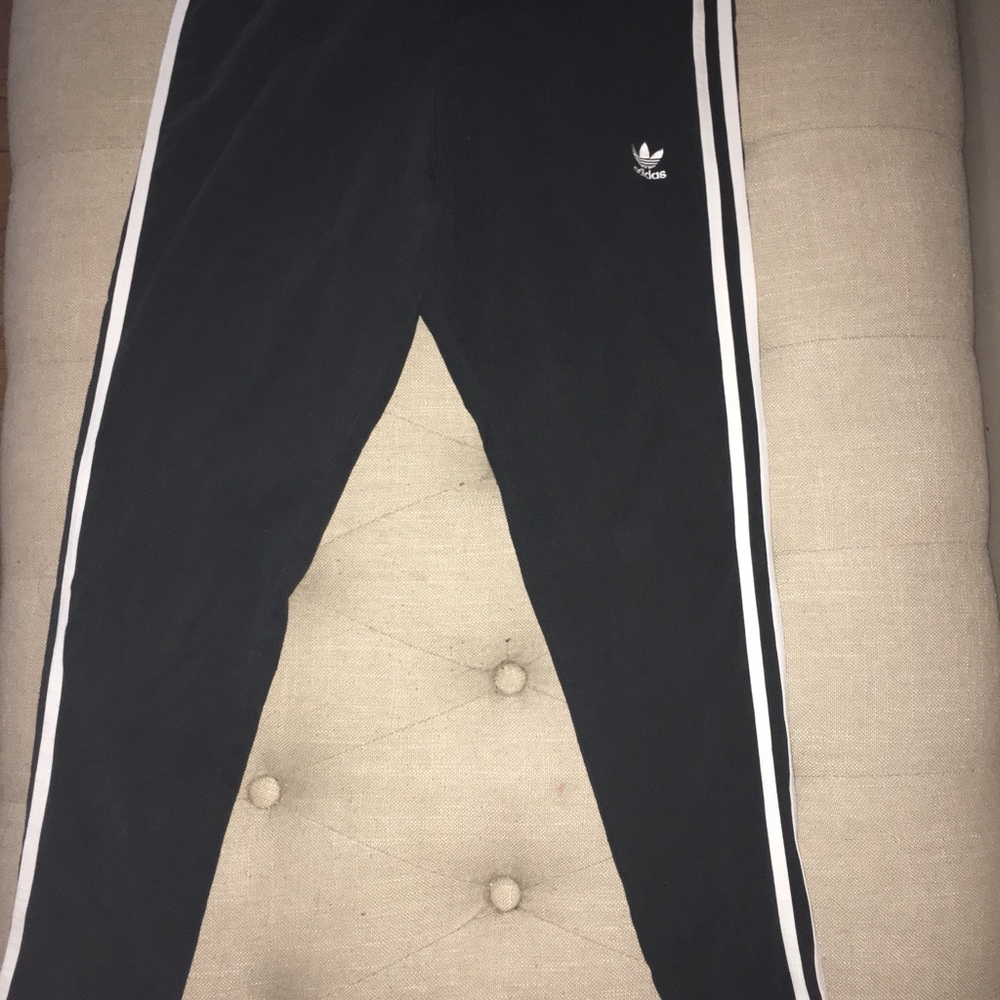 Adidas women’s 3 Striped leggings size large